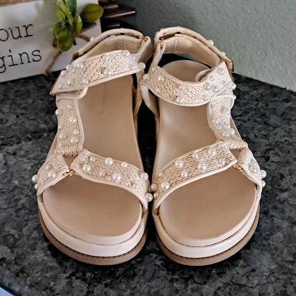 BCBGeneration Pearl Sandals | Size 9.5 - Picture 2 of 6